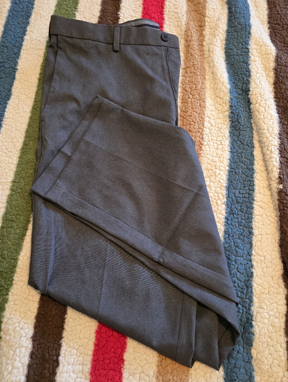 Hagger Classic Fit Men's Dress Pants in Slate Gray